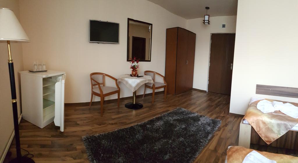Hotel Casa Alex Târgu Jiu Habitación foto