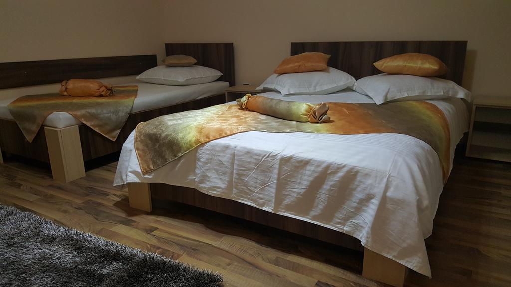Hotel Casa Alex Târgu Jiu Habitación foto