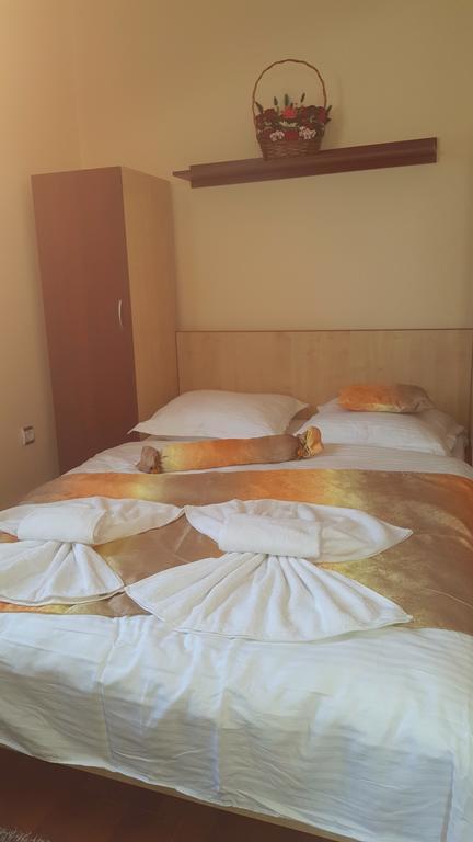 Hotel Casa Alex Târgu Jiu Habitación foto
